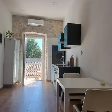 Central Studio Apartment Pula Extérieur photo