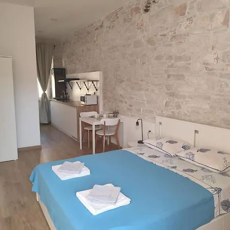 Central Studio Apartment Pula Extérieur photo