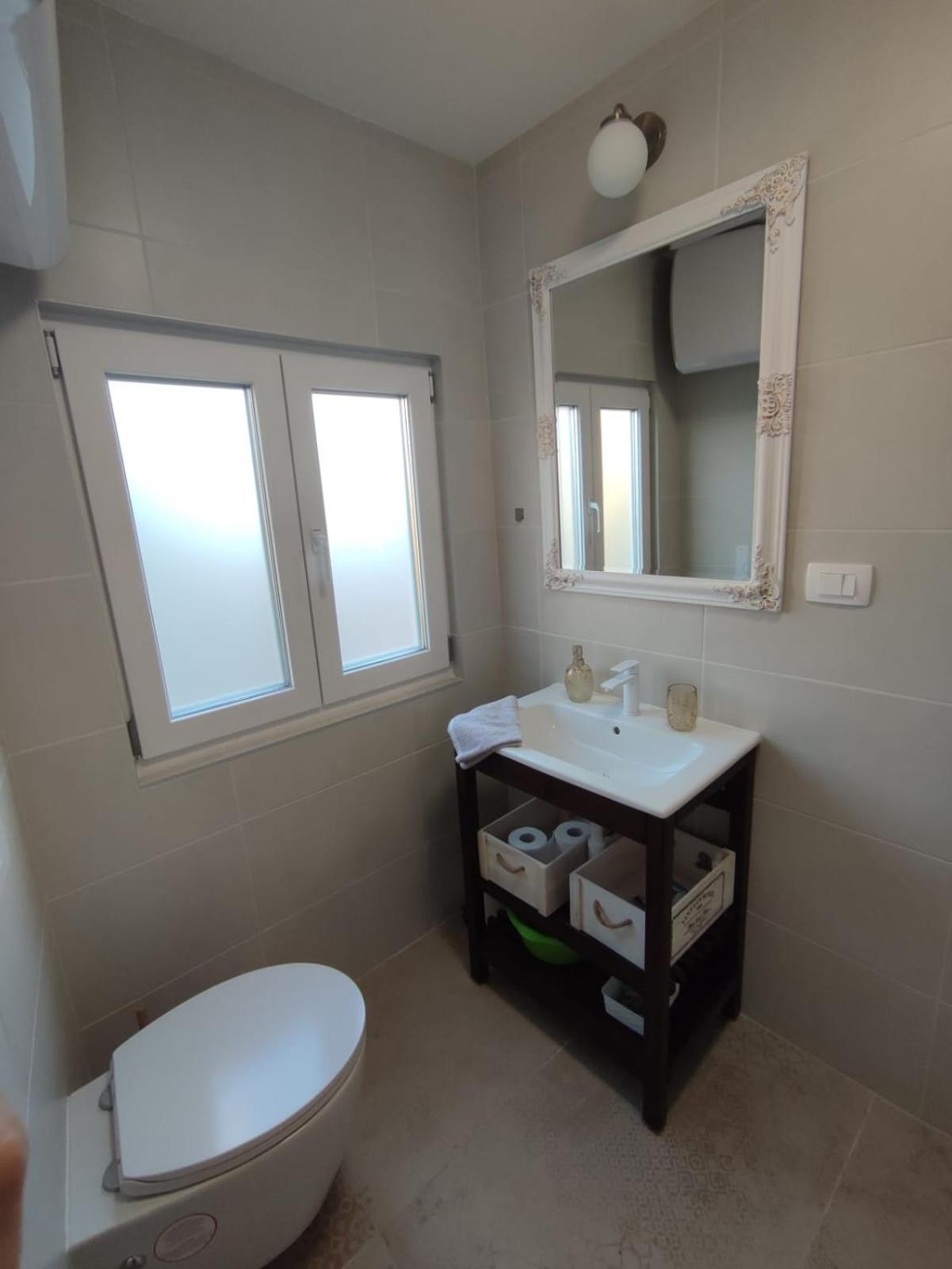 Central Studio Apartment *